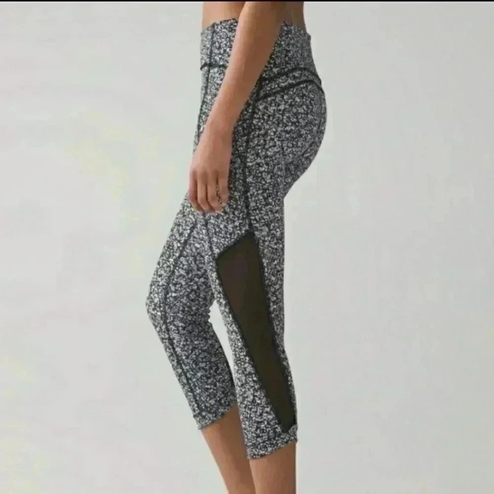 LULULEMON Sole Training Crop leggings